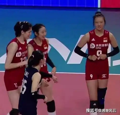 中国女排2624艰难赢了波兰队,大比分10领先,队员发出惊呼声
