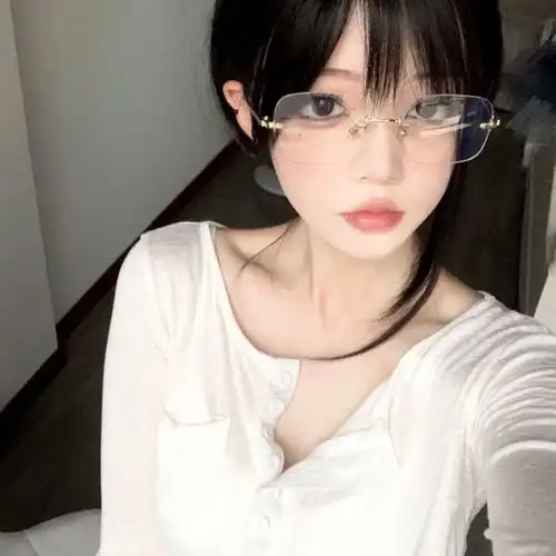 又纯又欲温柔小众好看的女生头像19