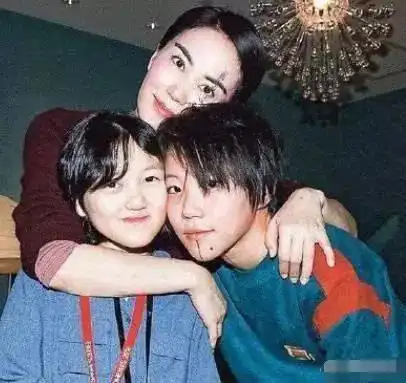 李嫣妈,我想和娄艺潇合影,王菲满后台找人,高冷女神形象幻灭