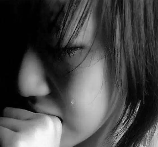 活该鲍某明因涉嫌性侵养女,被杰瑞解约,又被西南政法解聘
