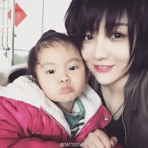 组图美女纹身师走红高颜值撞脸吴亦凡范晓萱