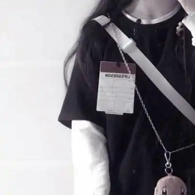 女生头像照片真人露脸桌