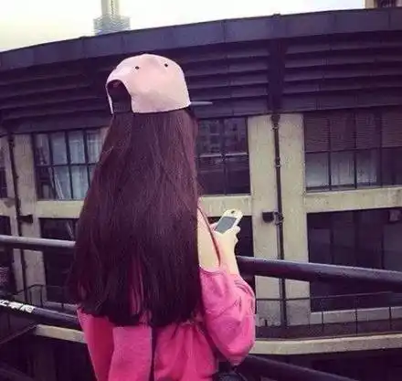 头像女真人背影短发