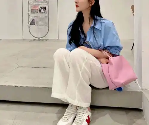 不是穿越了是品牌真熬不住了199元买轻奢包成现实