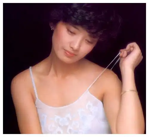 女生头像露身材真实一点平胸