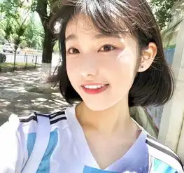 神似iu的新晋初恋脸美少女,因一张军训照爆红,却逃不开滤镜