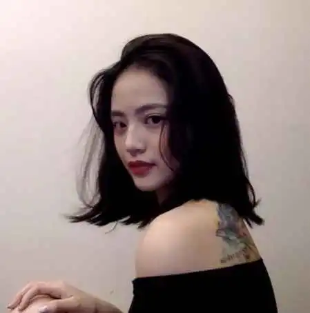 女生锁骨发型图片让你冬季更迷人