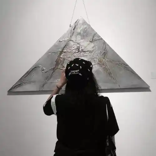 女人伤感黑白背影头像文
