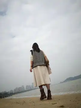夕阳下的背影女生头像美