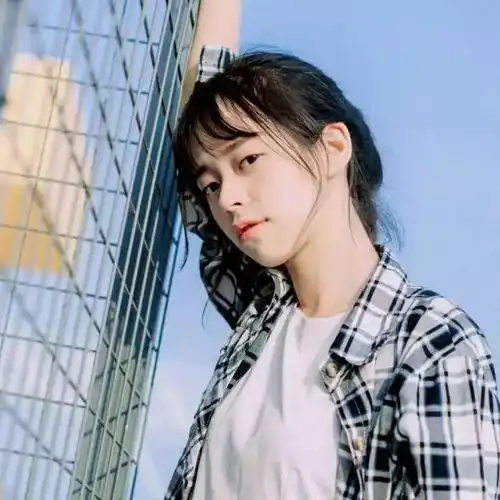 头像懂你的人,才配得上你的余生低头