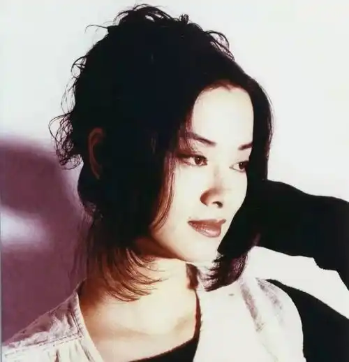 从纺织女工到继承百亿家产,歌后毛阿敏的经历实在太传奇