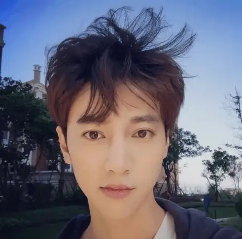 不像网图的女生真人头像