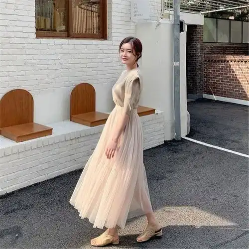 腿粗的女生别穿牛仔裤,学学这4款半身裙搭配,遮肉显瘦又温柔