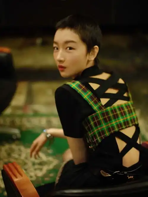 日本57岁皇后细纹真明显19岁独女剪波波头好老气,浪费雅子美貌