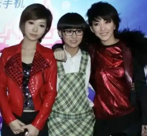 快男合体,我们笑着笑着就哭了,超女重聚,我们哭着哭着就懵了