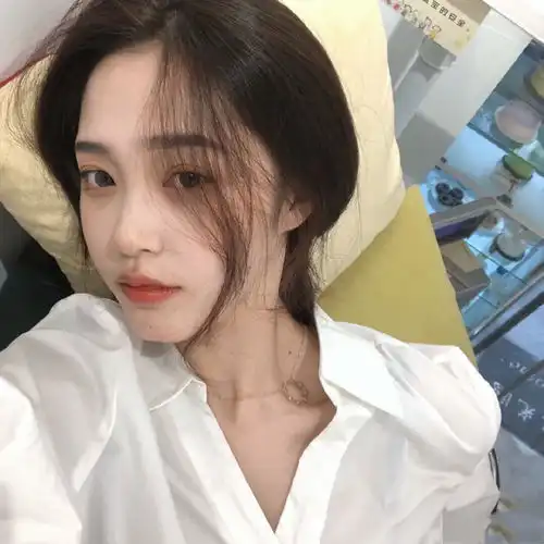 普通自然真人头像女侧脸