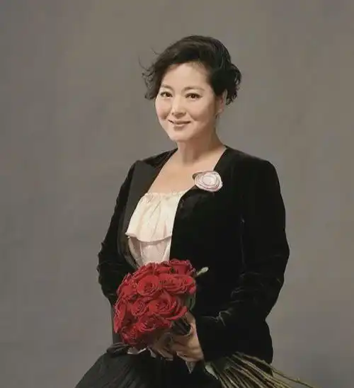 30岁就斩获飞天奖,曾经的国民女神,如今胖成路人