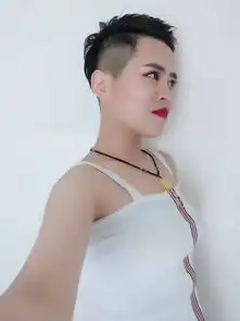 他是理发界的传说8年只为女生剪短发,好评无数