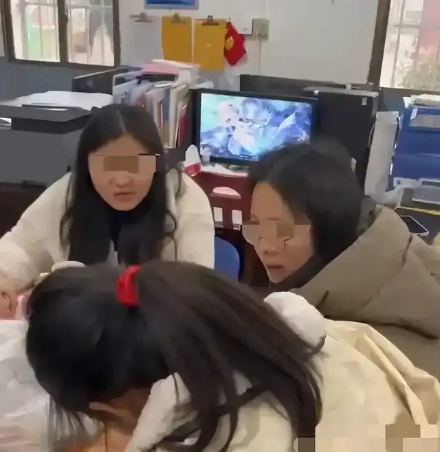湖南女教师打人事件曝光后续,校长被免职,公安介入