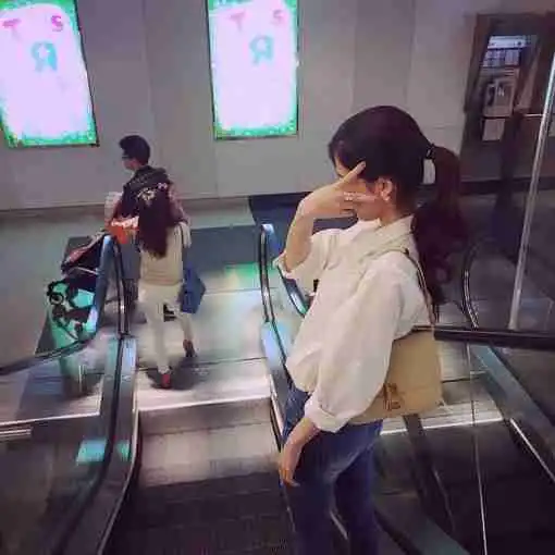 微信头像小女孩长卷发头像