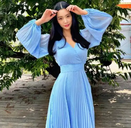 亚洲第一美女穿无痕裤出行,好身材一览无遗,这怎会无男粉