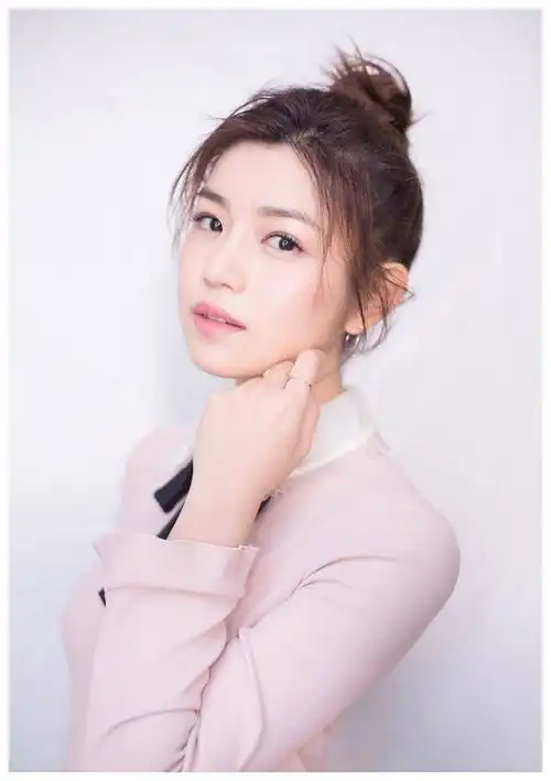 娱乐圈中犹如邻家女孩的4位女明星,你认为谁更迷人