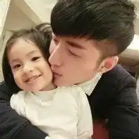 女的咬狗脸的头像微信头像图片大全