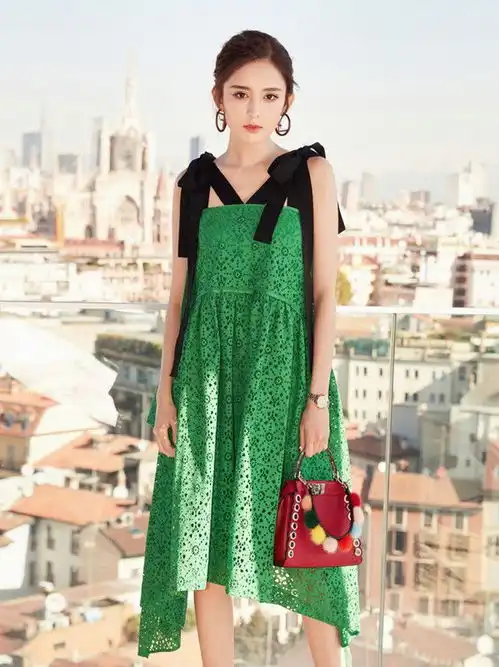 漏肩膀头像女生戛纳