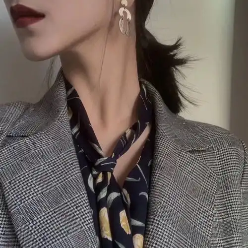 女头部位头像短发沙雕