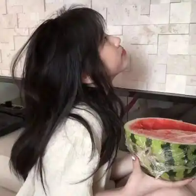 真人女生个性青春头像
