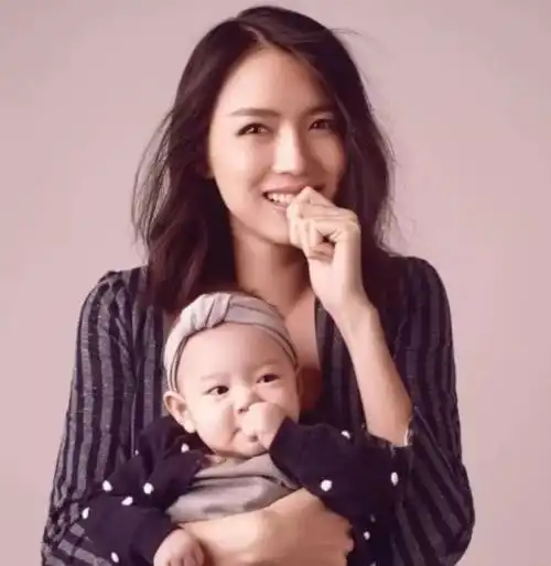 被称为世界第一美女曾是奢侈品代言人,镜头拉近后,太美了