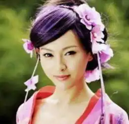 5位女星头上戴花,赵丽颖青涩,刘亦菲楚楚动人,谁排第一