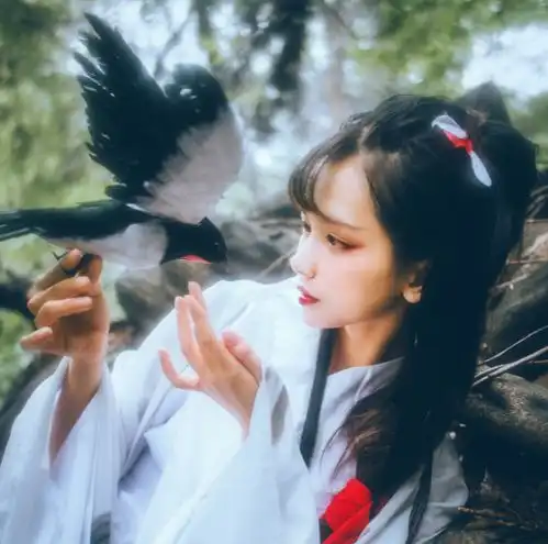 日常中五个生肖女,生肖龙的朋友稳重成熟,生肖猪对感情也很念旧