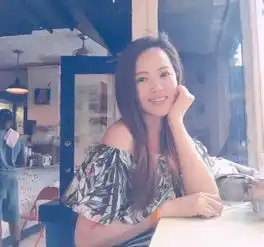 女生白色简约头像伊能静