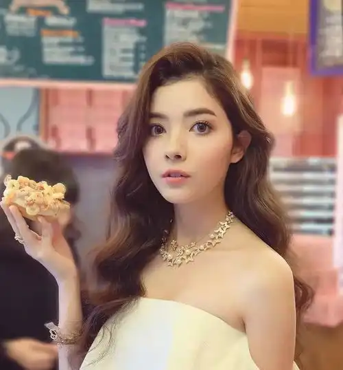 女生头像带花真人苏小轩