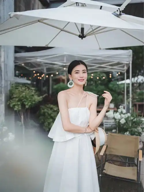成熟女人的优雅穿搭,时髦又淑女,分分钟尽显女神范儿
