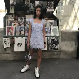 看得出这是15岁吗木村光希亮相巴黎初具高冷范