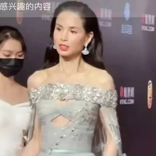 当陈妍希李若彤两代小龙女同框,才发现圆脸真抗老,陈妍希好少女