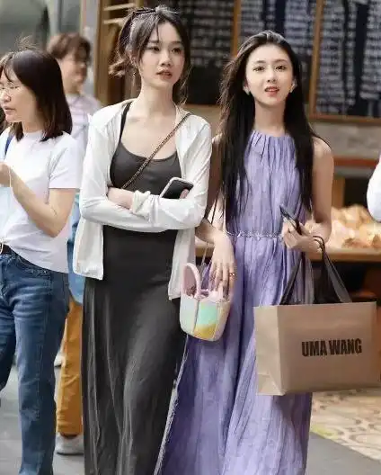 满大街女生都自带高级感,穿衣不花美的自然