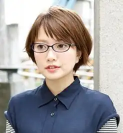 戴眼镜美女头像短烫发头
