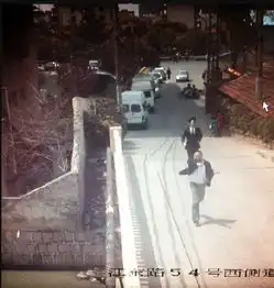 过路司机解下皮带遏制劫匪