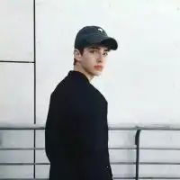 叼烟的霸气头像