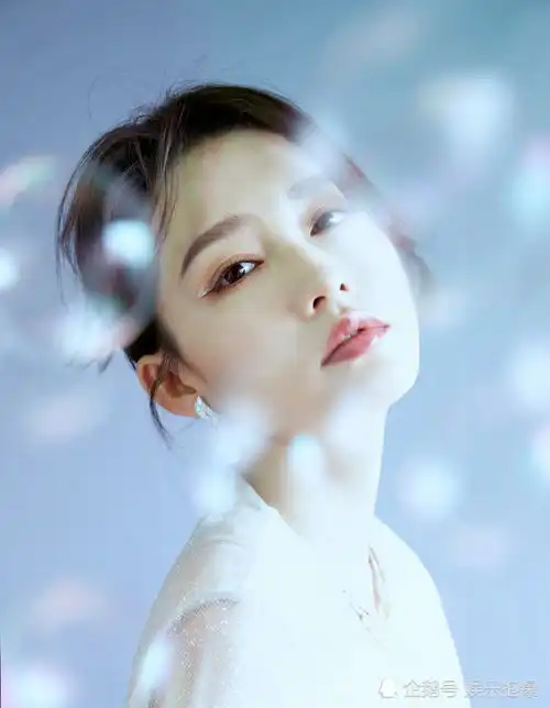 gq盛典女星造型盘点,杨幂baby难分高下,何穗不愧是超模