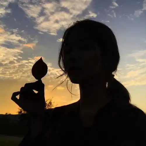 你们用过哪些好看的真人女头像尽量多点哈