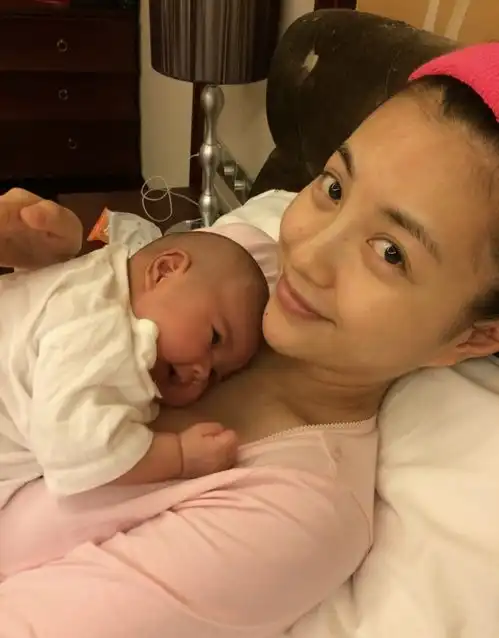 包贝尔女儿8岁生日,包文婧晒孩子萌照,饺子大眼睛灵动颜值逆袭