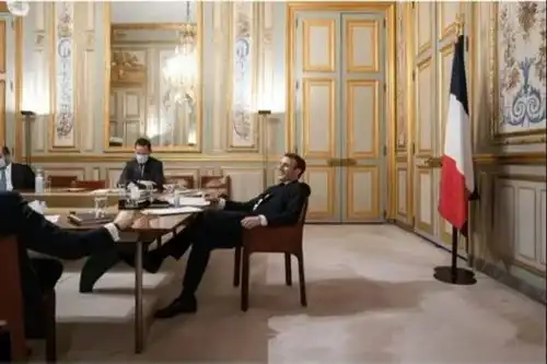 马克龙的魔幻2020御用摄影师解锁小马哥24小时打工人日常