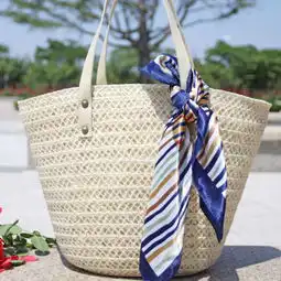 在休闲旅行的日子里,需要一款简约的沙滩包