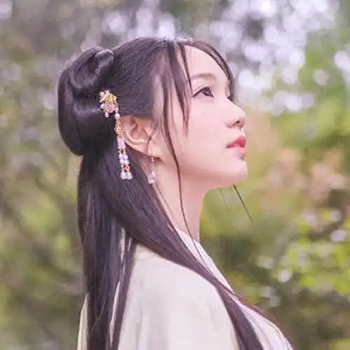 十四岁女生照片头像真人