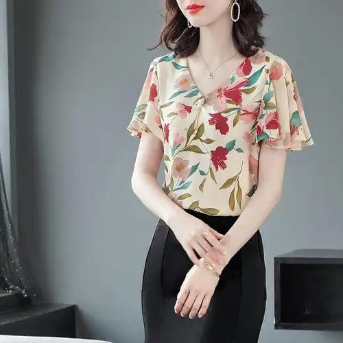 碎花雪纺衫优雅甜美,不扮嫩也可以穿得很高级,适合微胖女人