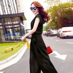 30的职场女人就该穿精致的职业套装,搭配高跟鞋优雅干练